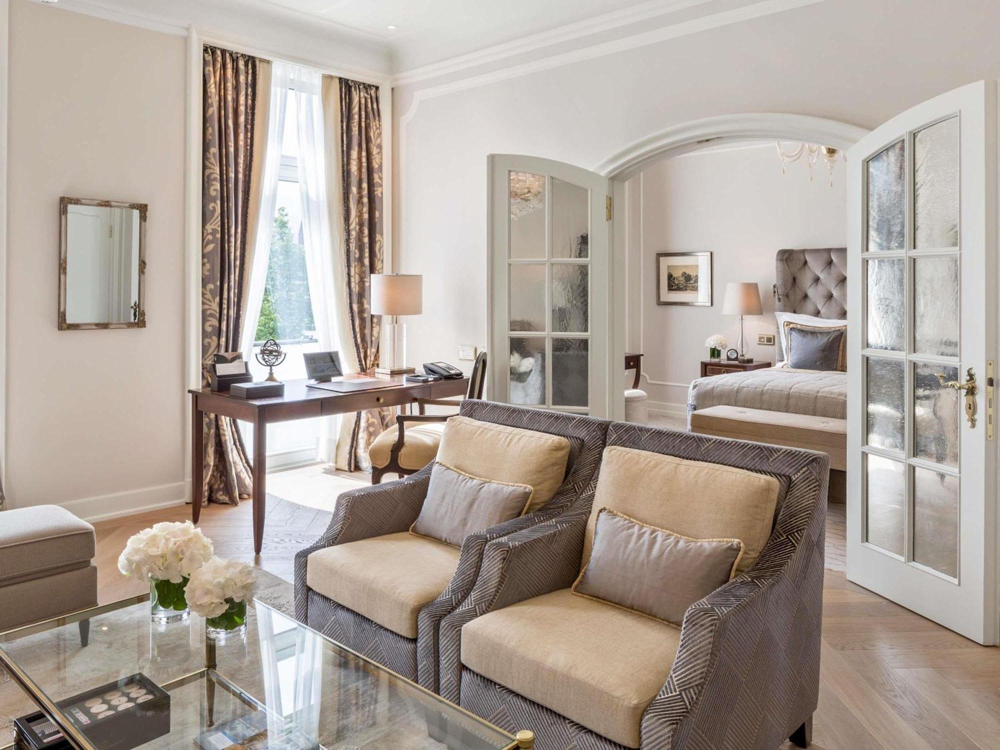 Deluxe Suite with Lake View,1716992688:JPEG